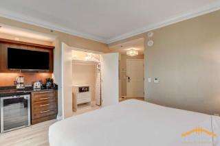 MGM Signature-16-719 Strip View Jacuzzi Studio - 5