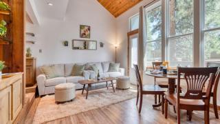 Cozy Tahoe Townhome w Fireplace Balcony Quick Access to Trails Lake Cubana - Dollar Hill by AvantStay - 2