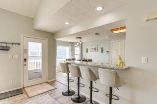Walk to Beach: Ocean-View Family Home in Galveston - 5