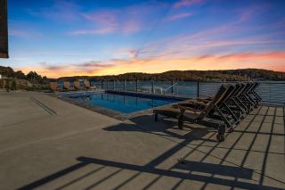 Lakefront Ozarks Home w Private Dock & Pool - 7