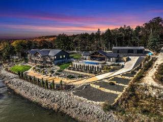 Lakefront Ozarks Home w Private Dock & Pool - 9