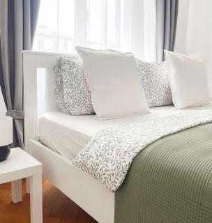 Cozy One-Bedroom Apartment by Flora Metro Station - 5