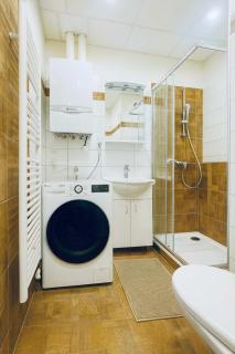 Cozy One-Bedroom Apartment by Flora Metro Station - 1