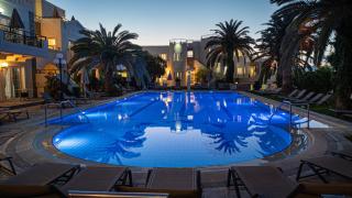 Castle Suites Hotel - 4