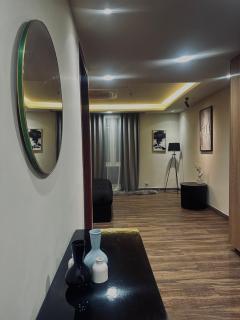 Luxury Goldcrest 2-BR with Pool Table & Cinema - 5