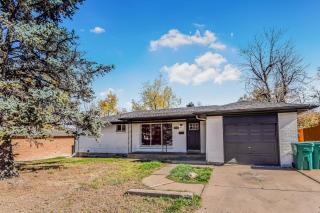 Huge family home in Centennial with five bedrooms large yard and plenty of parking - 5