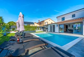 4 Schlafzimmer, 4 Badezimmer en suite, Wohnzimmer, Küche, privater Pool, Sommerküche, Holzkohlegrill, Garten - 8