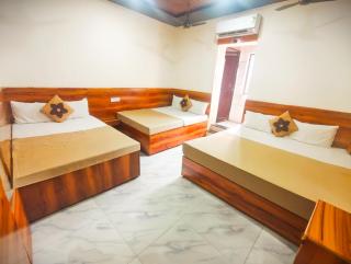 HOTEL OM PALACE NEAR MAHAKAL MANDiR - 1