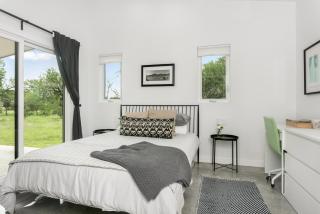 Art Ranch - Goldsworthy - Hill Country Getaway, Gas Grill, Art Classes Onsite - 3