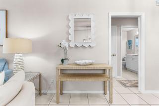 Lazy days and lake views. Beautiful Naples pool home - 5