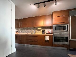 Classy 1B at Icon Brickell 19th fl Pool Spa Gym FREE Parking Scenic view - 6