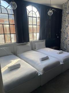 #84 Large JQ apartment sleeps 9 - 6