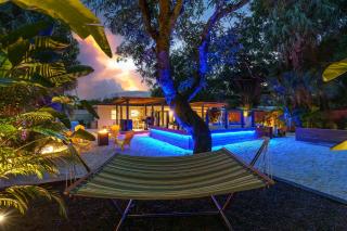 Swim, Dine, and Relax - Your private paradise awaits - 8