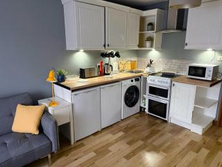 Homely Stay Langley - 4