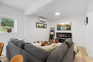 The Margaret of Hubbards Apt 1 - 7 Person Hot Tub - 2