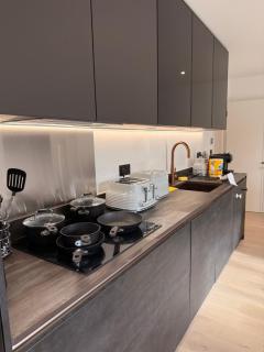 New build - king bed - Fast Wi-Fi - Zone 2 - 6