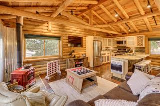 Luxe Multi-Level Cabin 6 Mi to Angel Fire Resort! - 9