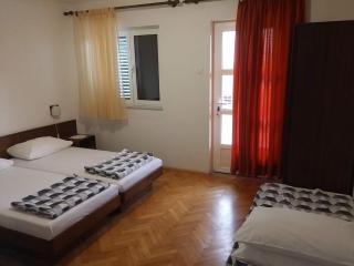 Ferienwohnung in Novi Vinodolski mit Terrasse, Garten und Grill - 2