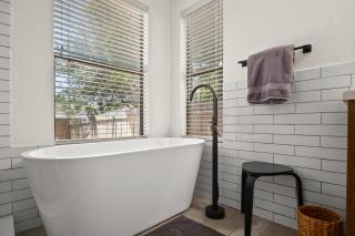 Poolside Oasis, Peaceful Retreat -20 min to Austin - 7