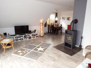 Modern ausgestattete Ferienwohnung mit großem Südbalkon und eigenem Strandkorb - Haßberg - 2