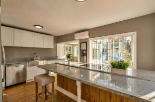 Urban Haven in Oakland with Easy Transit - 0