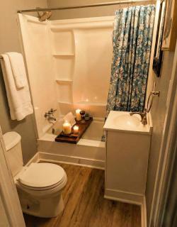 Urban Haven in Oakland with Easy Transit - 8