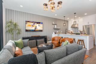 Groovy -Rooftop Patio w/ Hot Tub -Mins to Broadway - 0