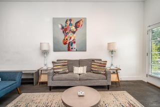 Jade - Private Patio and Balcony - Near Germantown - 3