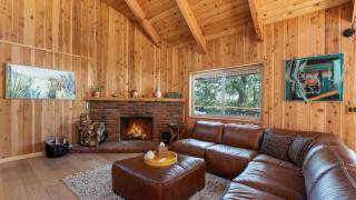 5BDR Hot Tub Deck Firepit Mins to Village Lake The Hilltop by AvantStay - 5