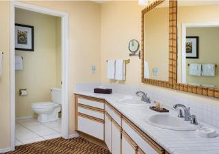 Spacious 2 Bedroom Condo - 5