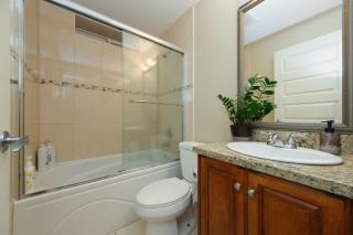 Guesthouse with Private Entrance In Quiet Neighbourhood - 9