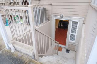 Guesthouse with Private Entrance In Quiet Neighbourhood - 8