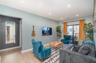 Hyve - Neon Lights - Pool & Gym - Walk to Broadway - 2