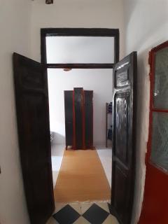 Arch Shared Dorm, Secure & Spacious Dorm for Travelers - 5