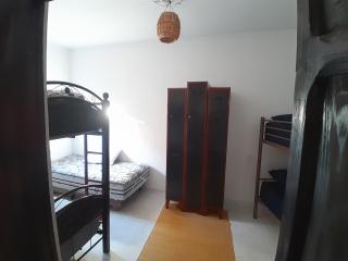 Arch Shared Dorm, Secure & Spacious Dorm for Travelers - 2
