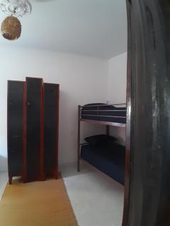 Arch Shared Dorm, Secure & Spacious Dorm for Travelers - 1