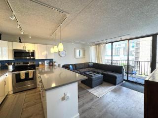 Waikiki Banyan Ohana Suite - 5