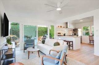 Shoreline Cottage - 1