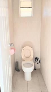 room near train station and airport - 4