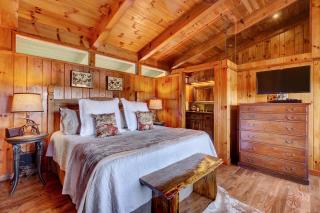 Hilltop Hideaway - 3