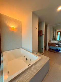 Depa en Acapulco Diamante - Albercas, Canchas y Jardines Apartment in Acapulco Diamante - Pools, Sports Courts and Garden Views - 6