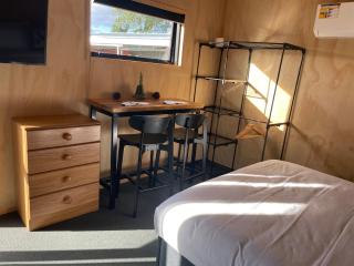 Central Otago Farmlet cabins - 9