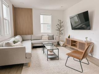 Central, Urban Townhouse with Private Roof Deck - 9