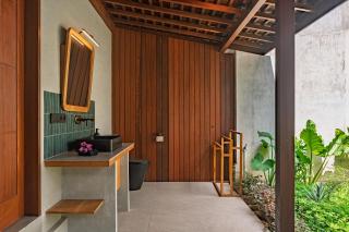 Tropical Luxury 2-BR Villa in Kuta Lombok - 4