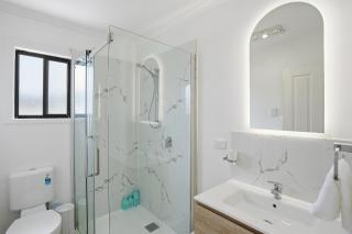 Hobart Family Home near Airport & City - 9