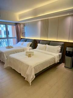Venice Luxe Retreat Pool, kitchen, Netfilx, Canal Mall Access - 0