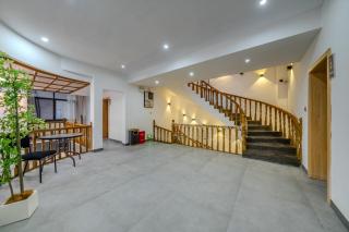 Phoenix Geometry Light Accommodation - 3