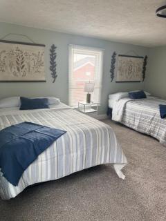 3 bed room 5 beds 1 bath sleeps 6 guest - 1