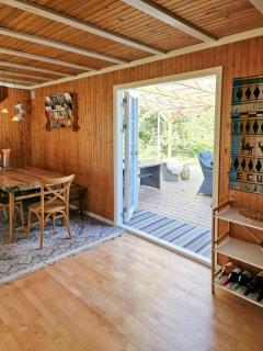 Authentic 1950S Wooden House By Two Beaches - 8