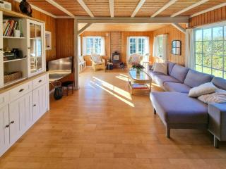 Authentic 1950S Wooden House By Two Beaches - 2